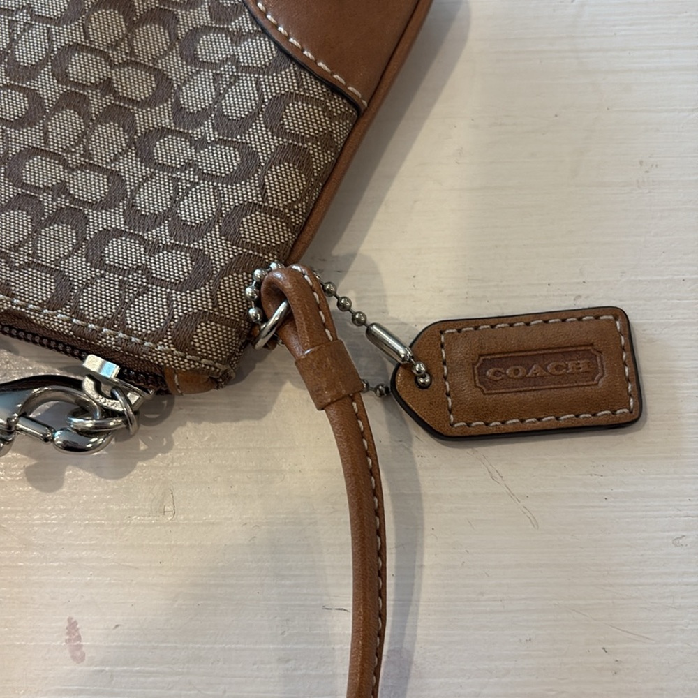 Coach wristlet - Picture 3 of 3